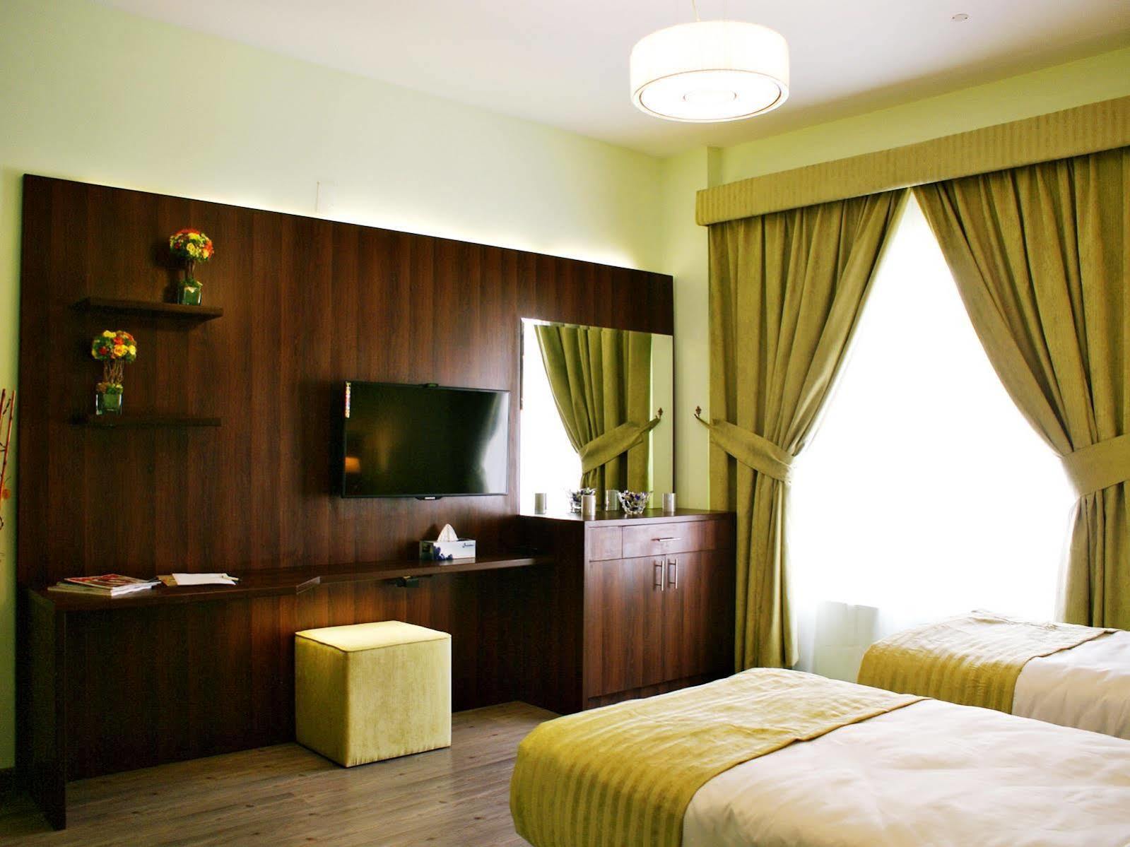 Weekend Hotel & Apartments Maskat Dış mekan fotoğraf