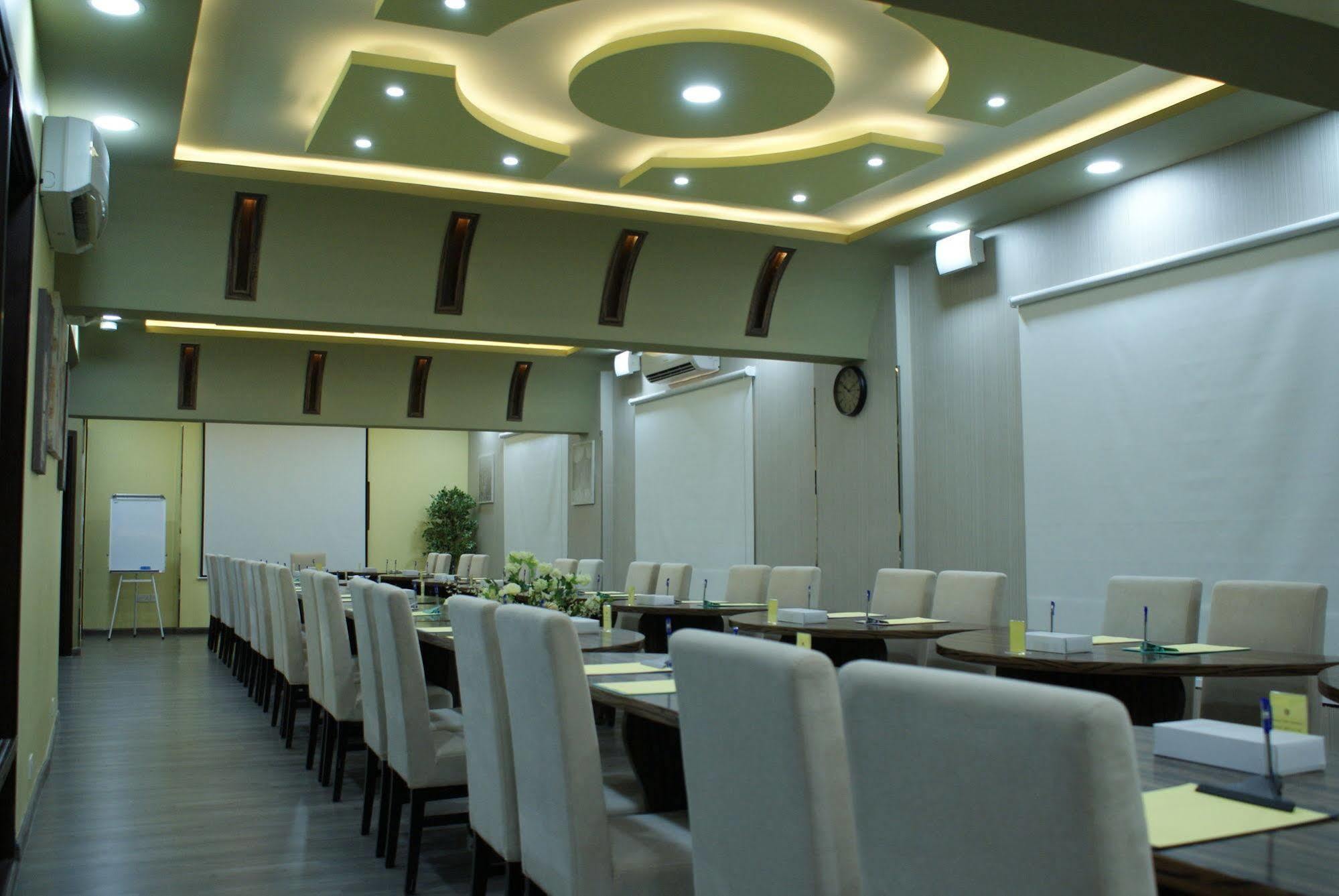 Weekend Hotel & Apartments Maskat Dış mekan fotoğraf