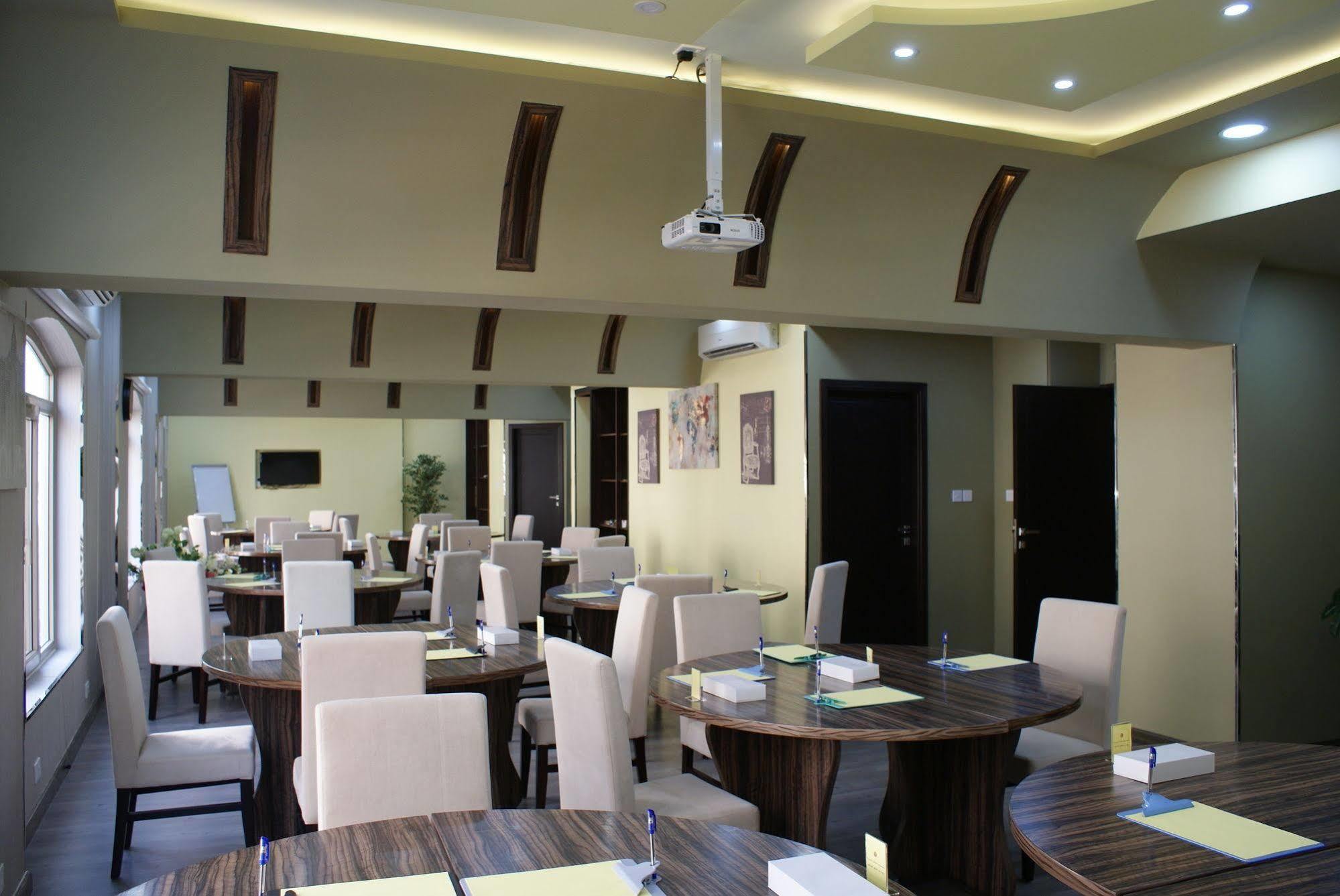 Weekend Hotel & Apartments Maskat Dış mekan fotoğraf