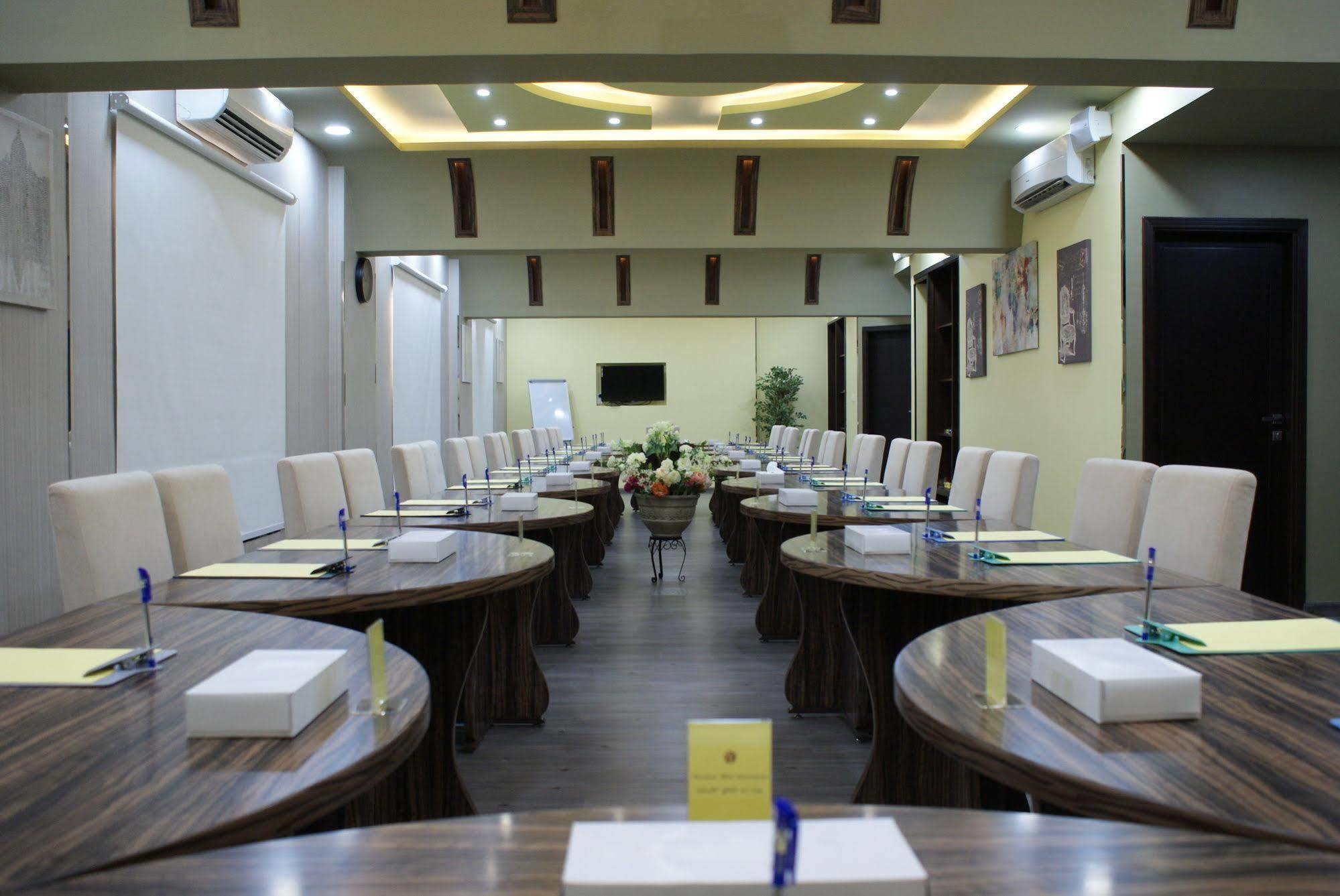 Weekend Hotel & Apartments Maskat Dış mekan fotoğraf